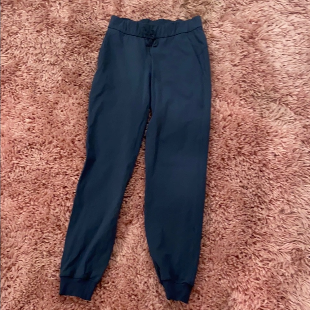 On the Fly joggers/color-Irbu/ brand new